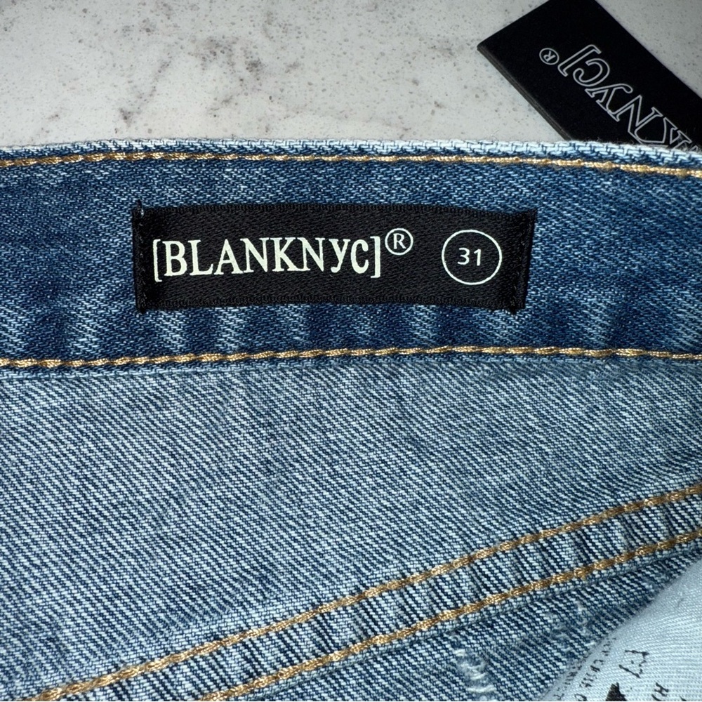 NWT- Blank NYC Women’s Distressed Denim Shorts Size 31 - Picture 8 of 13